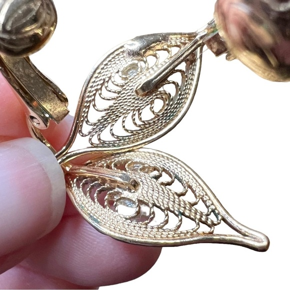 Vintage Sarah Coventry Serene Gold Tone Faux Pearl Leaf Clip on Earrings - Picture 11 of 12